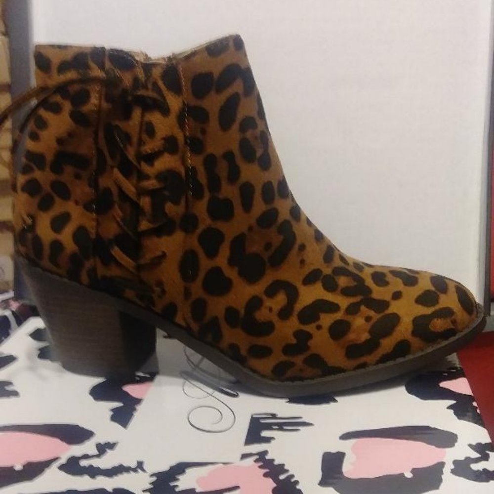 Mata Shoes Celeste-3 booties! Leopard print 8M